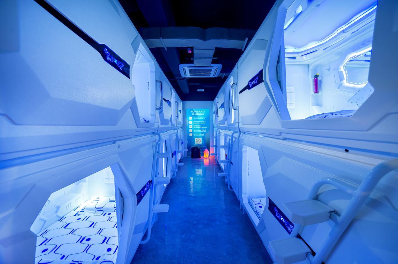 Riccarton Capsule Hotel Куала Лумпур Екстериор снимка