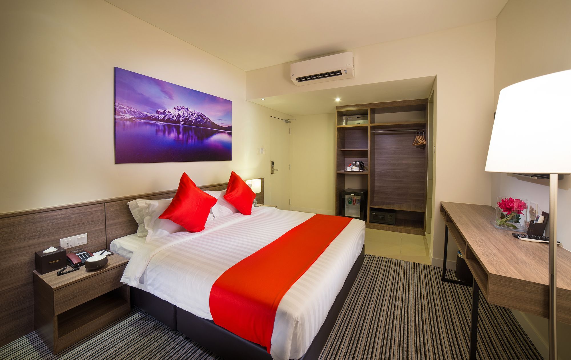 Riccarton Capsule Hotel Куала Лумпур Екстериор снимка