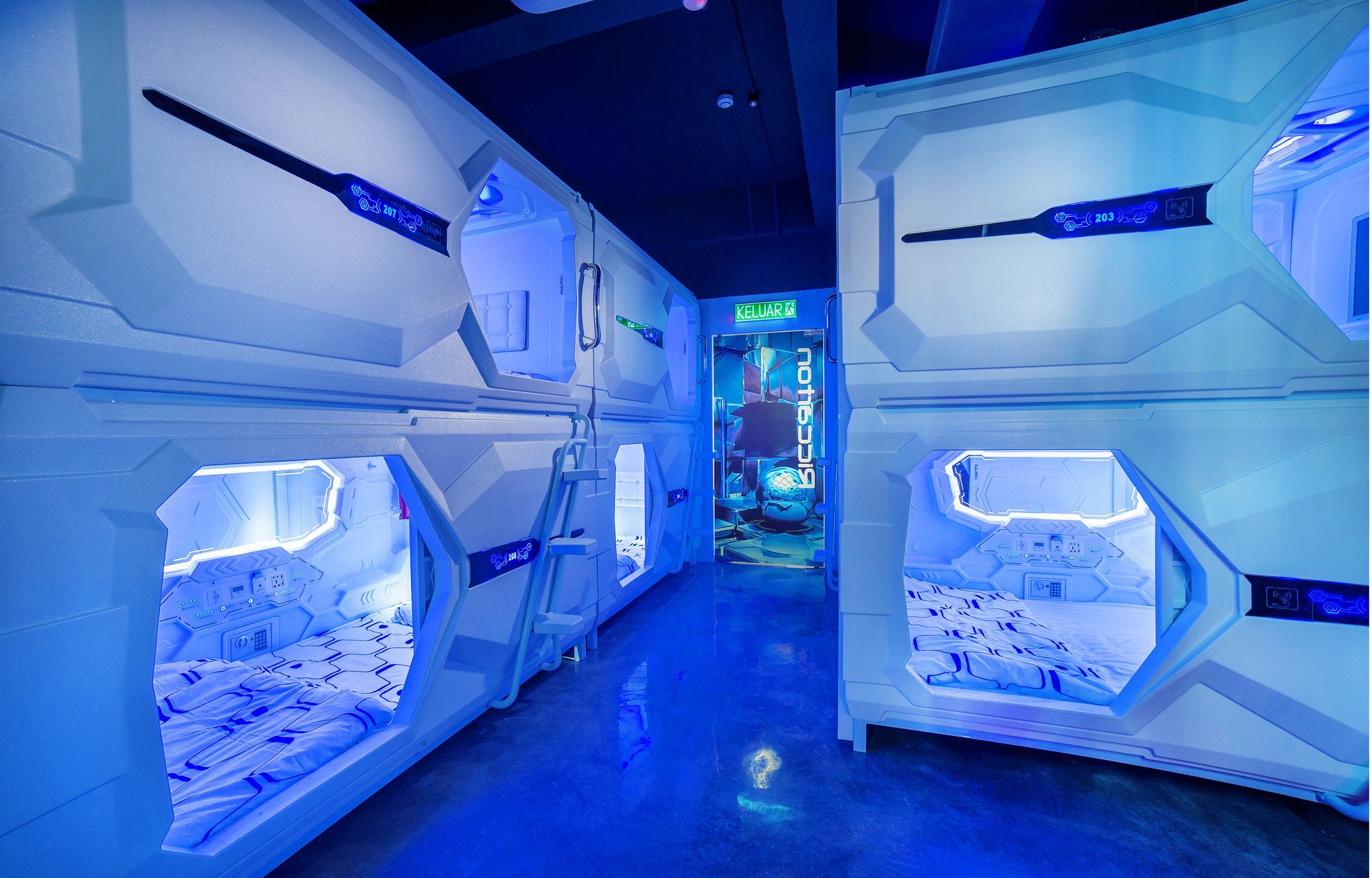 Riccarton Capsule Hotel Куала Лумпур Екстериор снимка