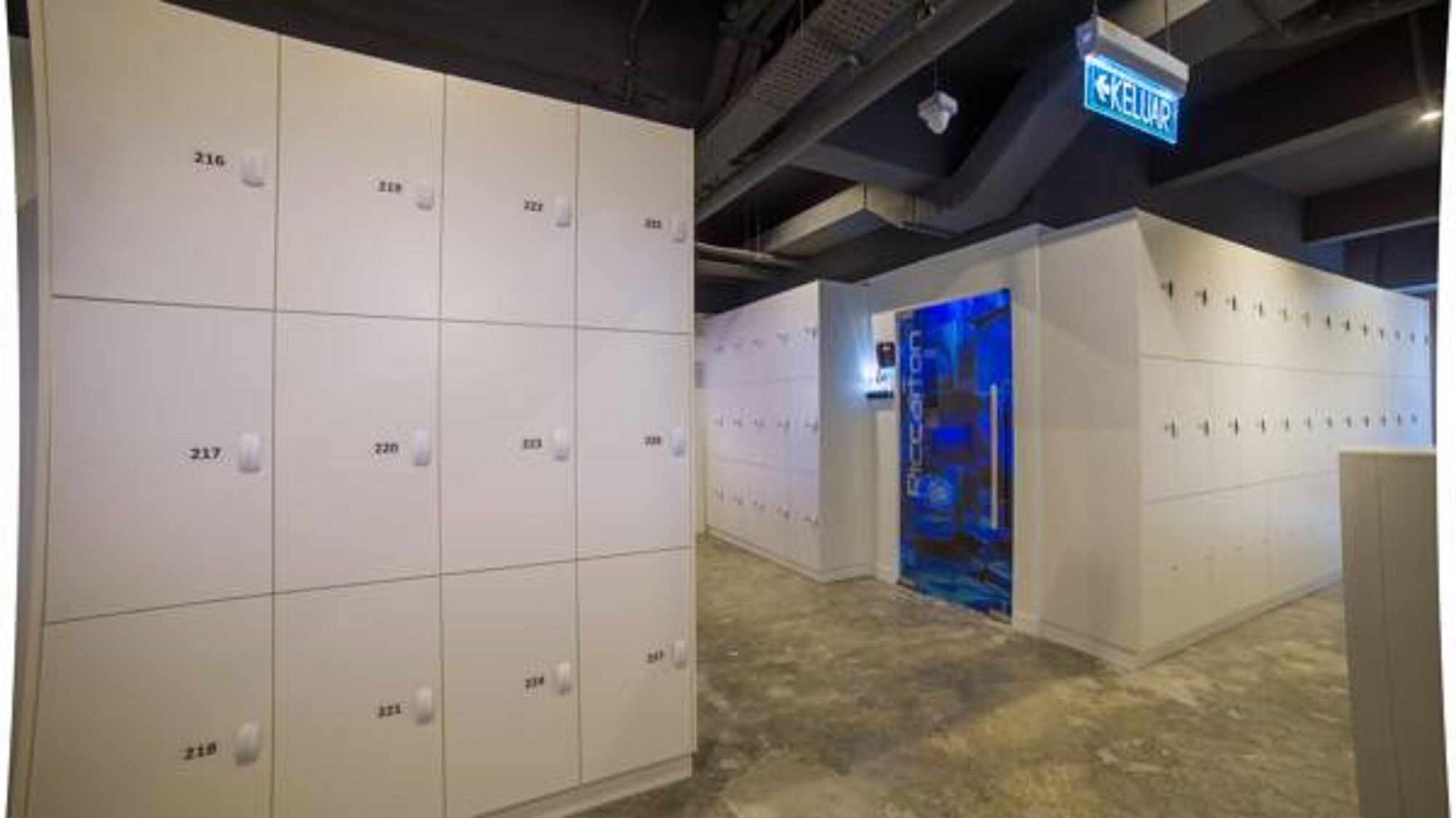 Riccarton Capsule Hotel Куала Лумпур Екстериор снимка