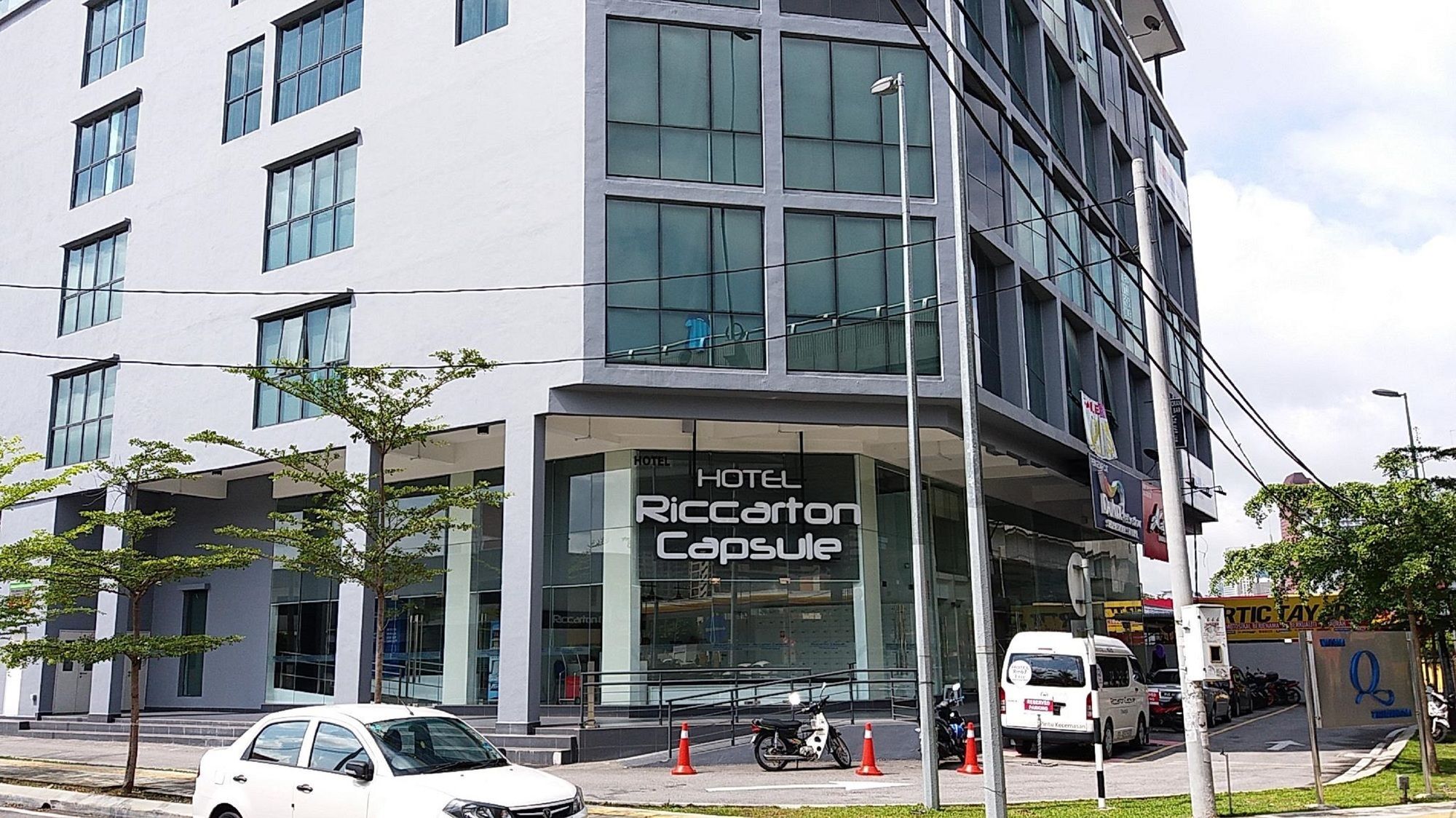 Riccarton Capsule Hotel Куала Лумпур Екстериор снимка