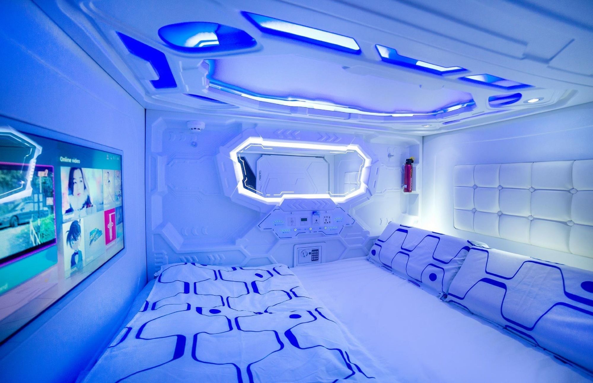 Riccarton Capsule Hotel Куала Лумпур Екстериор снимка